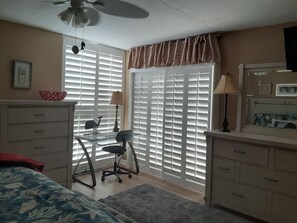 2 bedrooms, in-room safe, iron/ironing board, free WiFi