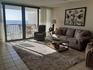 Smart-TV, DVD-Player, Bücher, Videothek