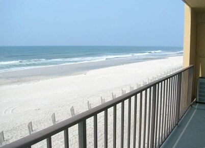 Beachfront - 2 bedrooms for price of one!
