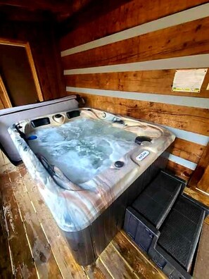 Interior - JOYFUL MEMORY ~ HOT TUB ~ ONLY 6 MILES FROM THE MAIN STRIP (Sevierville TN)