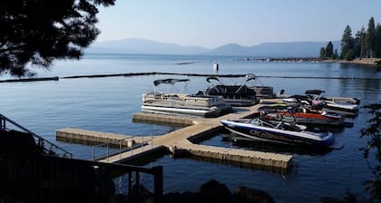 Darling Lake Front Studio Cabin Sleeps 2 Boat Slip and Launch