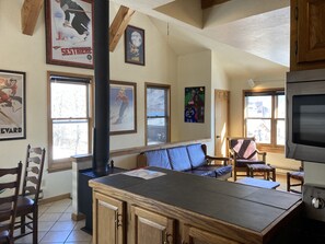 Interior - 2 Bed 2 Bath, parking, convenience of Downtown CB on a Budget. Pets! Shuttle!
.
 (Crested Butte)