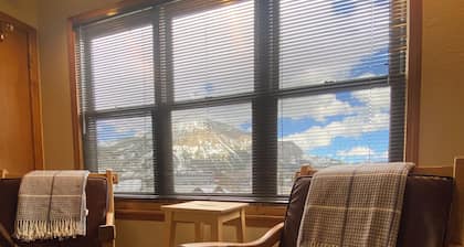 Kotieläimet tervetuloa! Elokuvateatterin ja ruokakaupan vieressä!