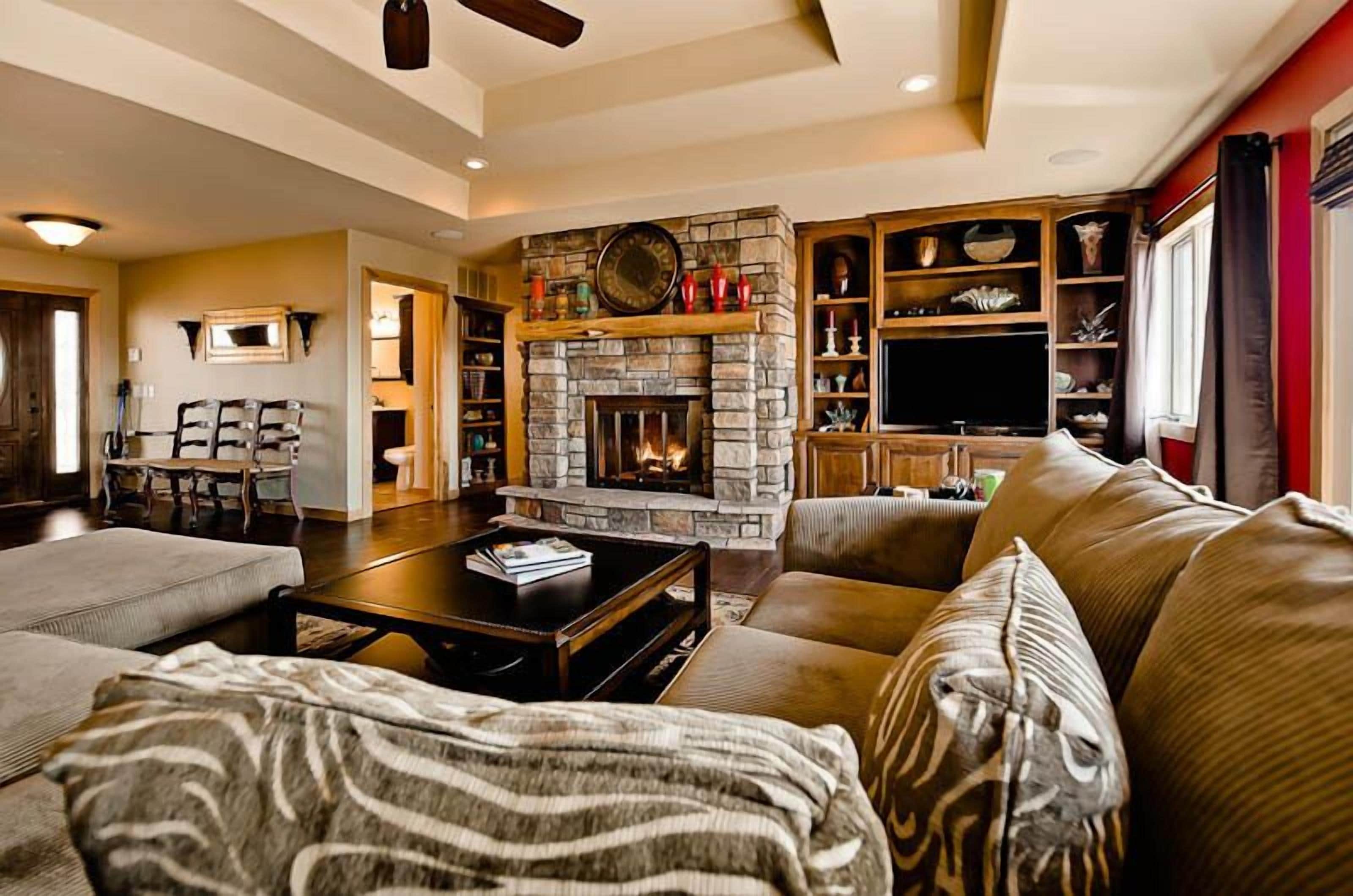 TV, fireplace, DVD player