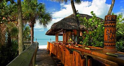 Private 3 bedroom Home-Walk to Beaches, Restaurants, & Shops-Bikes, Beach Chairs