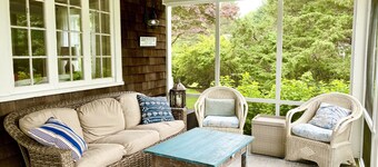 Walk to Beach! 3 bedrooms, huge yard, bay views, A/C