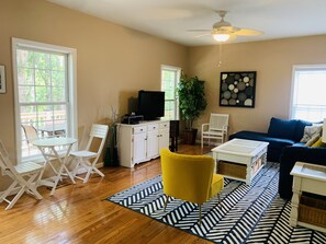 TV connectée, jeux vidéo, livres, chaîne hi-fi