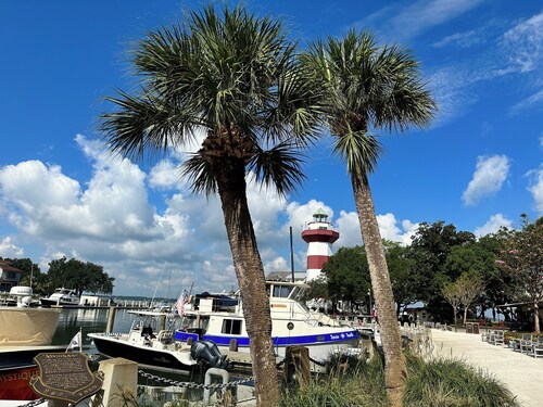 Largest Pool & Deck on the block! Great rates & reviews!