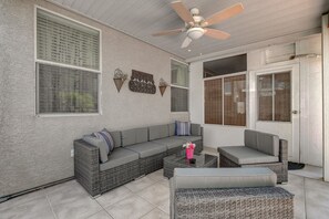 Smart-TV, Tischfußball, Drucker