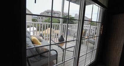 Apt C Dog-Friendly Apartment located approximately 125 feet to the Beach