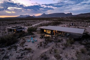 Exterior - Javelina Hideout: Modern eco-friendly private home (Alpine)