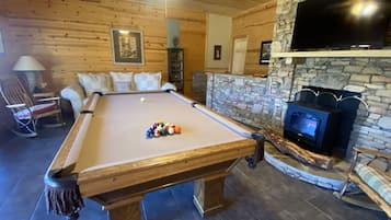 Smart TV, fireplace, DVD player, video library