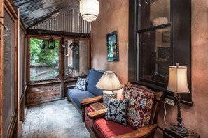 TV, DVD player, books, music library - Escape the crowds for healthy, family outdoor fun (Lincoln)