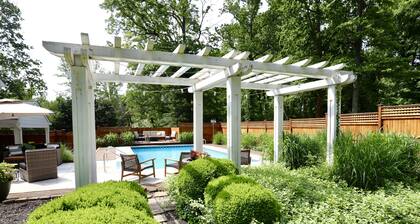 Coastie-mökki! 4 BR kanssa Pool Oasis, 4. 5m USNA: lle ja DT Annapoliselle!