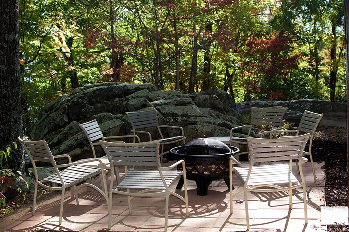 Photo 46 of Tyrolea Lodge - Surround yourself in the beauty of Fall in the Smokies!