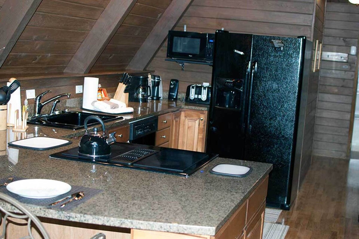 Photo 40 of Tyrolea Lodge - Surround yourself in the beauty of Fall in the Smokies!
