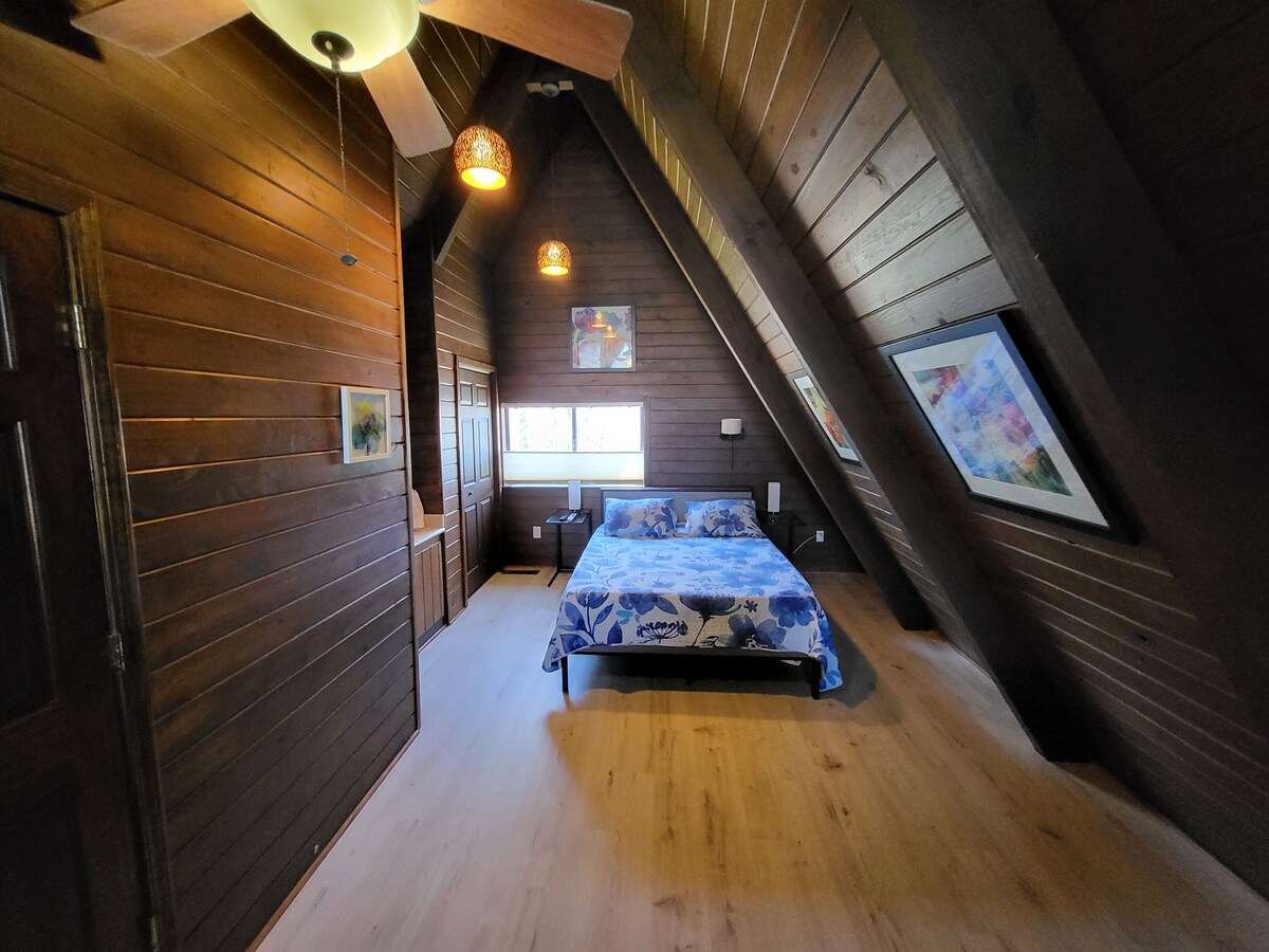 Photo 70 of Tyrolea Lodge - Surround yourself in the beauty of Fall in the Smokies!