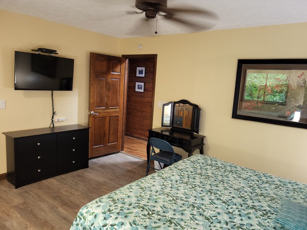 Photo 58 of Tyrolea Lodge - Surround yourself in the beauty of Fall in the Smokies!