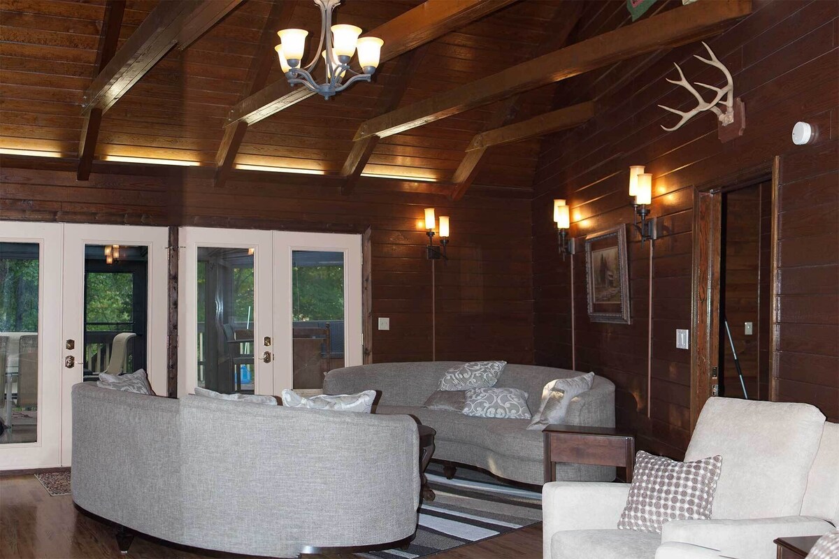 Photo 41 of Tyrolea Lodge - Surround yourself in the beauty of Fall in the Smokies!