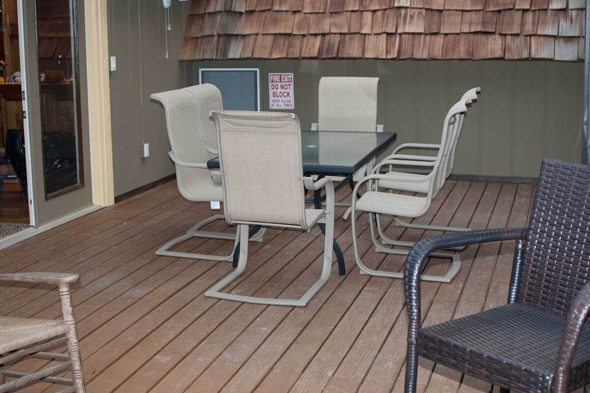 Photo 49 of Tyrolea Lodge - Surround yourself in the beauty of Fall in the Smokies!