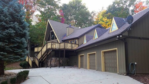 Tyrolea Lodge - Surround yourself in the beauty of Fall in the Smokies!