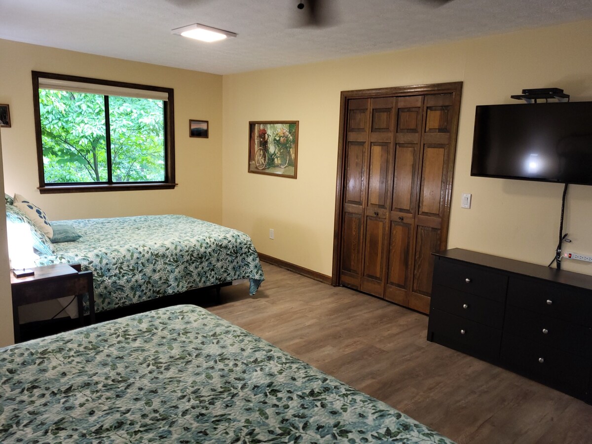 Photo 56 of Tyrolea Lodge - Surround yourself in the beauty of Fall in the Smokies!