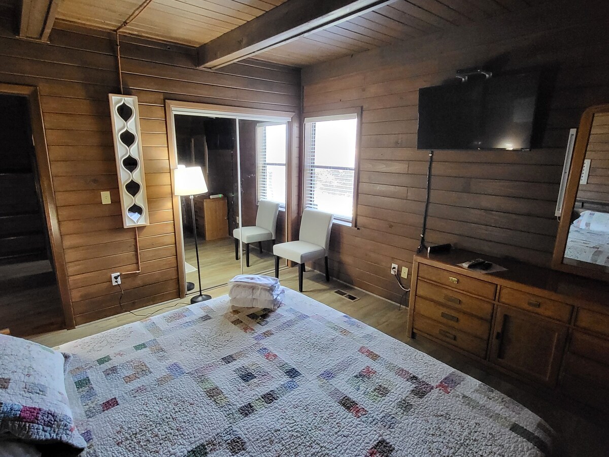 Photo 65 of Tyrolea Lodge - Surround yourself in the beauty of Fall in the Smokies!