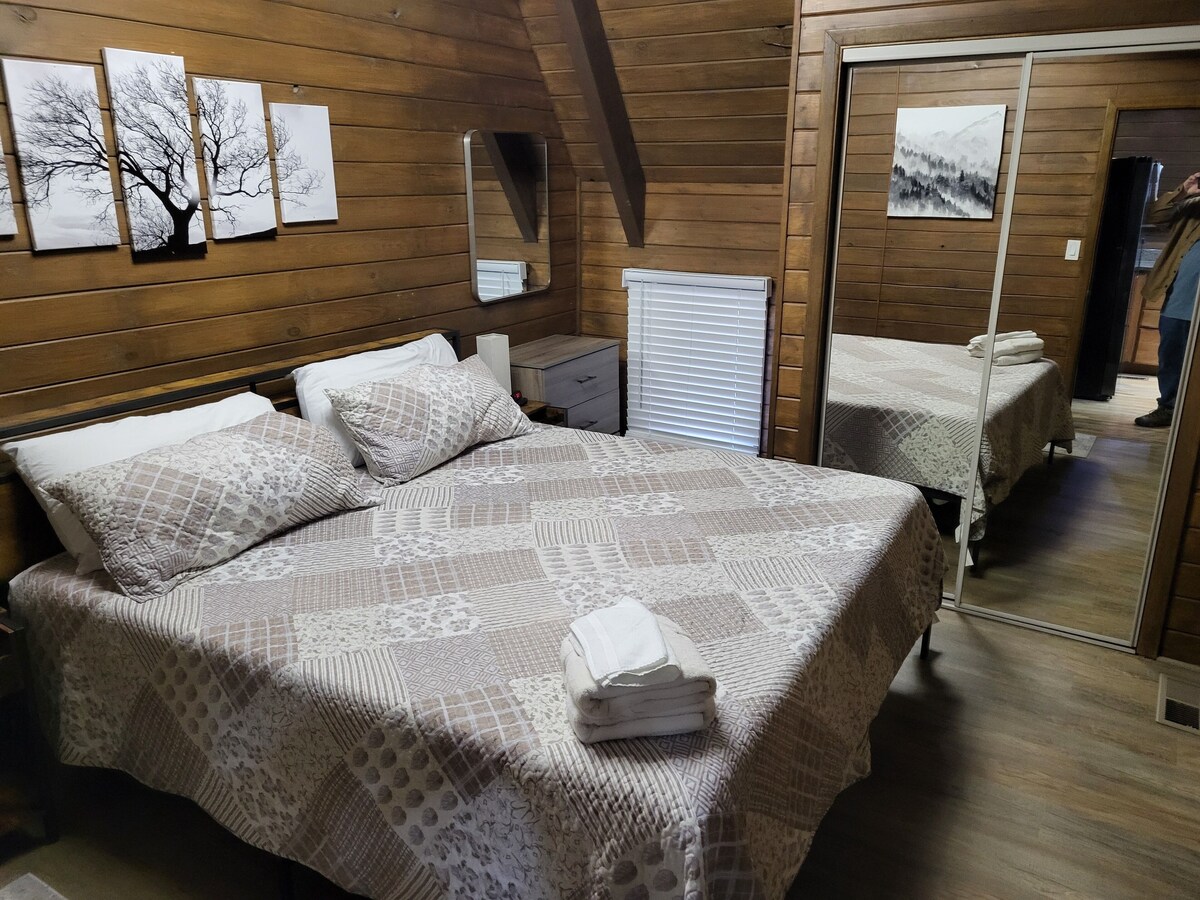 Photo 60 of Tyrolea Lodge - Surround yourself in the beauty of Fall in the Smokies!