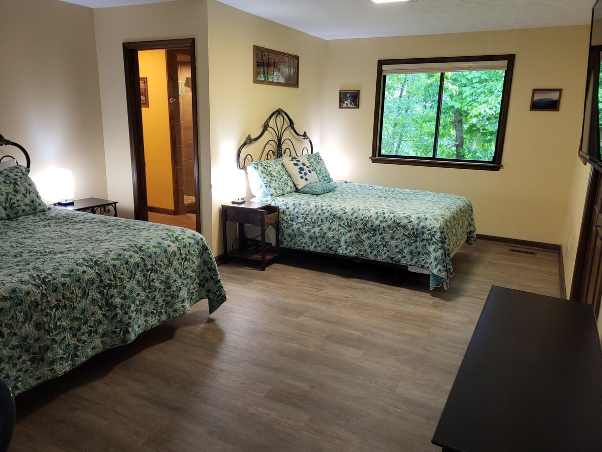 Photo 55 of Tyrolea Lodge - Surround yourself in the beauty of Fall in the Smokies!