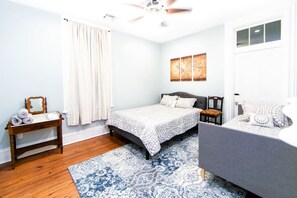 4 chambres, fer et planche à repasser, lit de bébé portatif, Wi-Fi