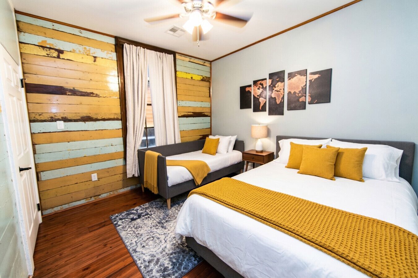 4 chambres, fer et planche à repasser, lit de bébé portatif, Wi-Fi