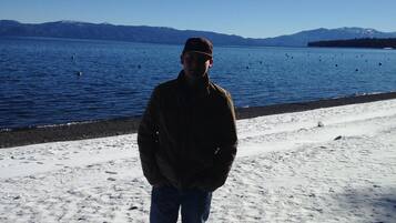 NĂ€ra stranden, solstolar och strandhanddukar