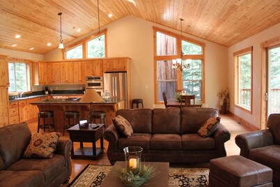 Newer Built ski to ski lift , Extra Master Bedroom ,Sleeps 10
