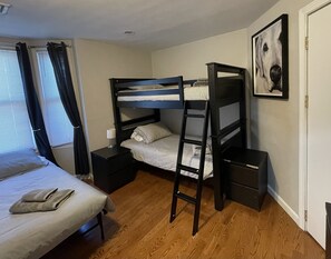 5 bedrooms, iron/ironing board, free WiFi, bed sheets