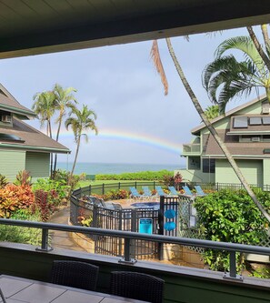 Terrace/patio - Experience paradise at Kahana's beachfront 3-bedroom condo near Kaanapali Beach  (Lahaina)