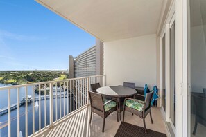 Outdoor dining - Laketown Wharf 1332 Relaxing In Paradise! Amazing Family Getaway❤️ (Panama City Beach)