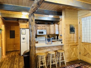 Fridge, microwave, oven, stovetop - 30 Miles to Yellowstone ~ Walking distance to water ~ Tucked into the pines ~ Wifi (Island Park)