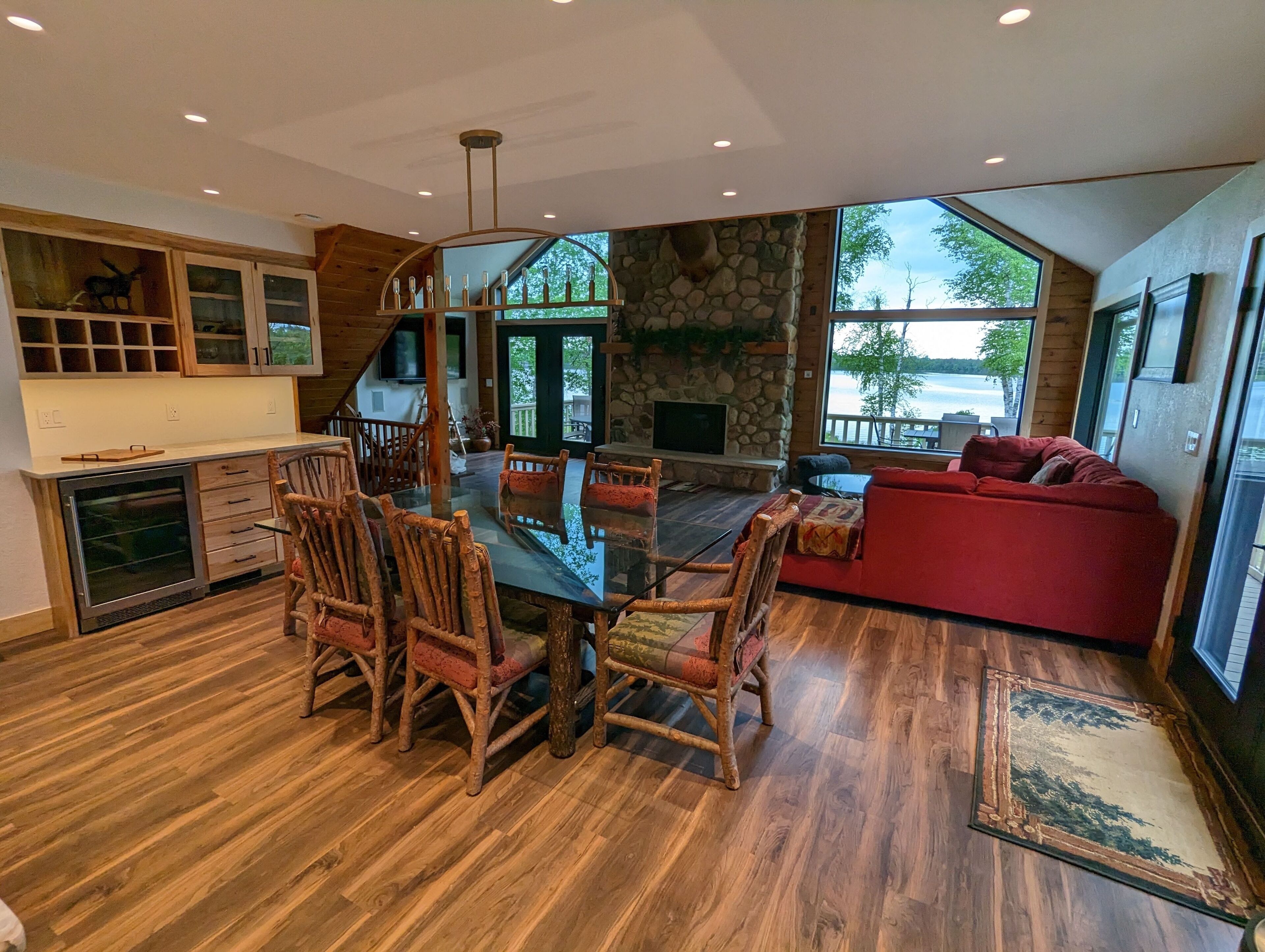 Smart-tv, pejs, bordfodbold, bøger