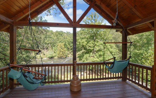 Riverstone: Amenity-Packed, Riverfront Retreat, 8-Person Hot Tub/Sport Court. 