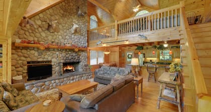 Riverstone Lodge, yksi kahdesta mökistä Pohjois-Geogia Mountain River -kadulla, Ellijay, Ga.