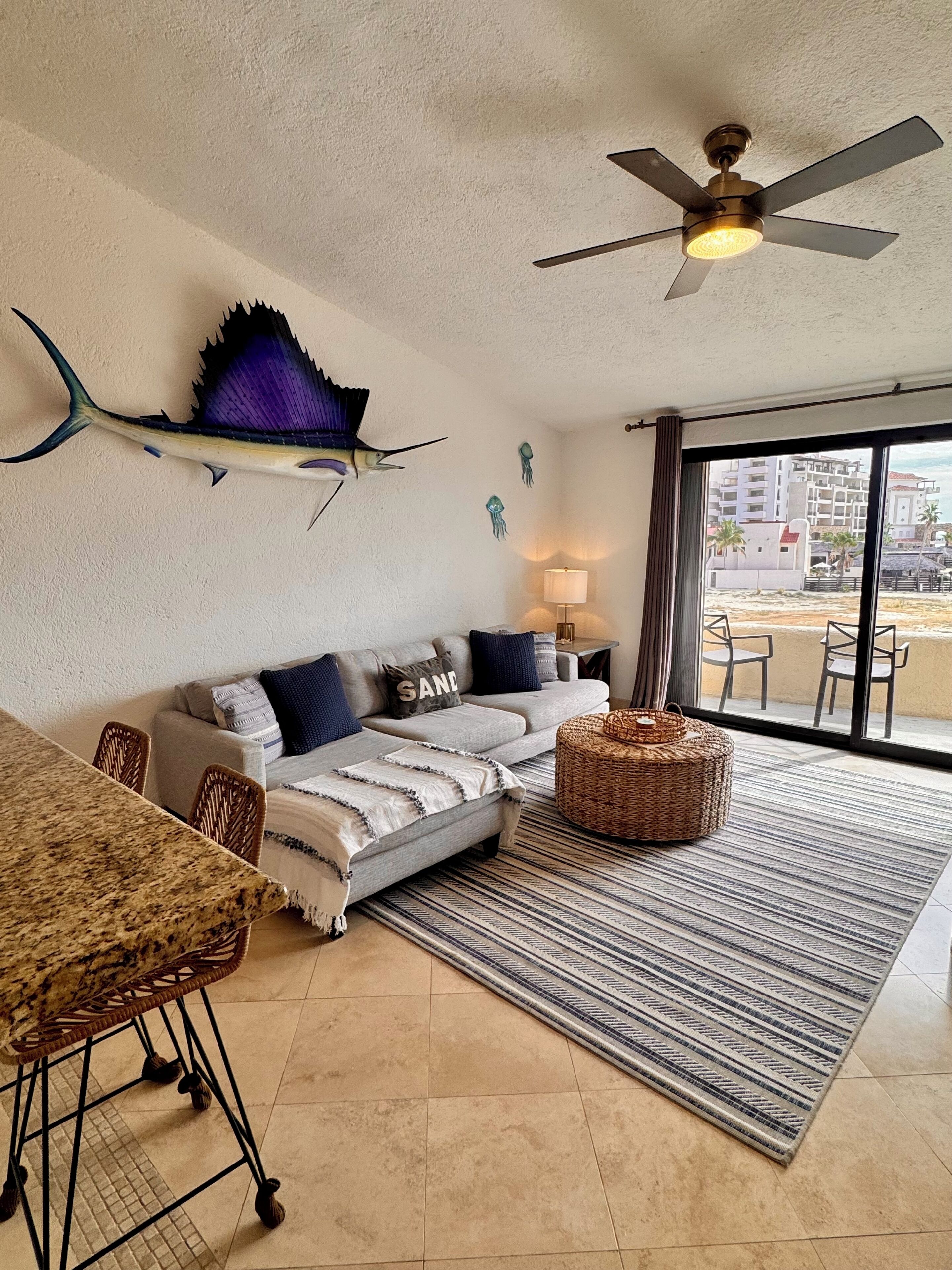 Smart TV, DVD player, table tennis, books