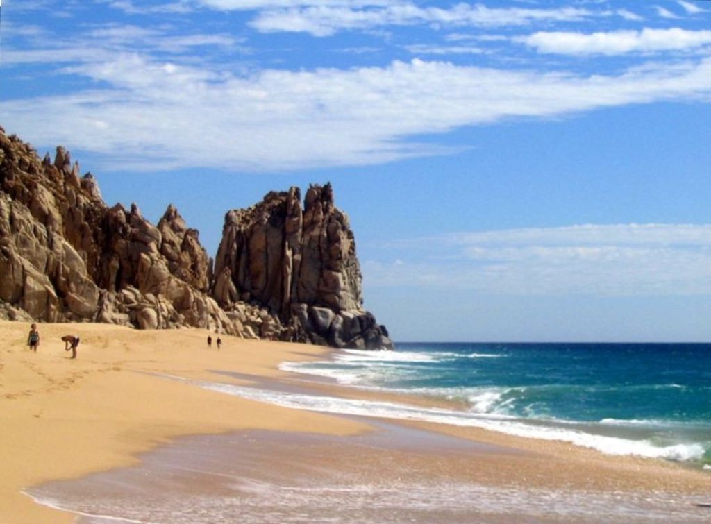 Sulla spiaggia, lettini da mare, teli da spiaggia
