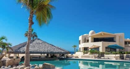 Alles neu renovierte Wohnung! Ocean Front am Strand 2 Bd 2 Ba Upper Level