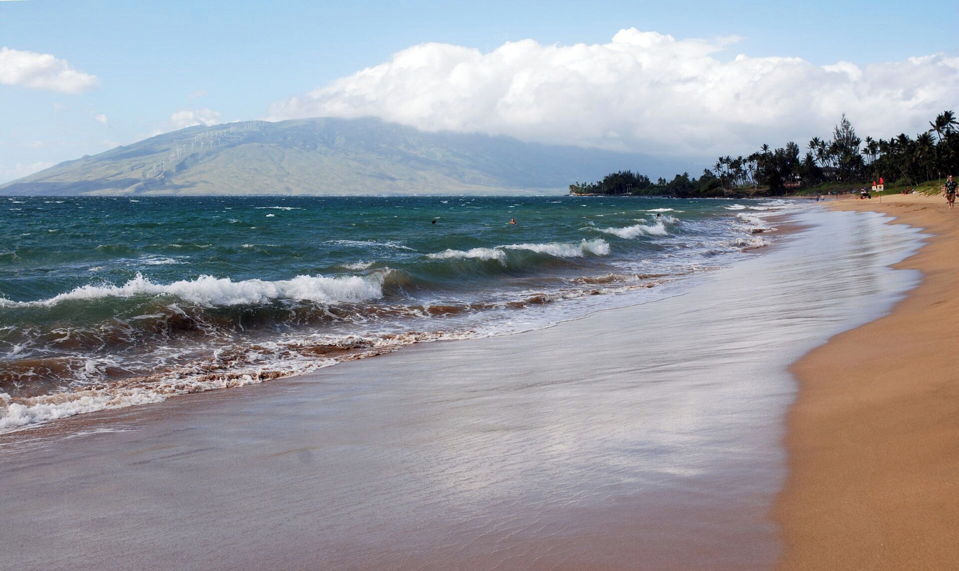 Beach nearby, sun loungers, beach towels