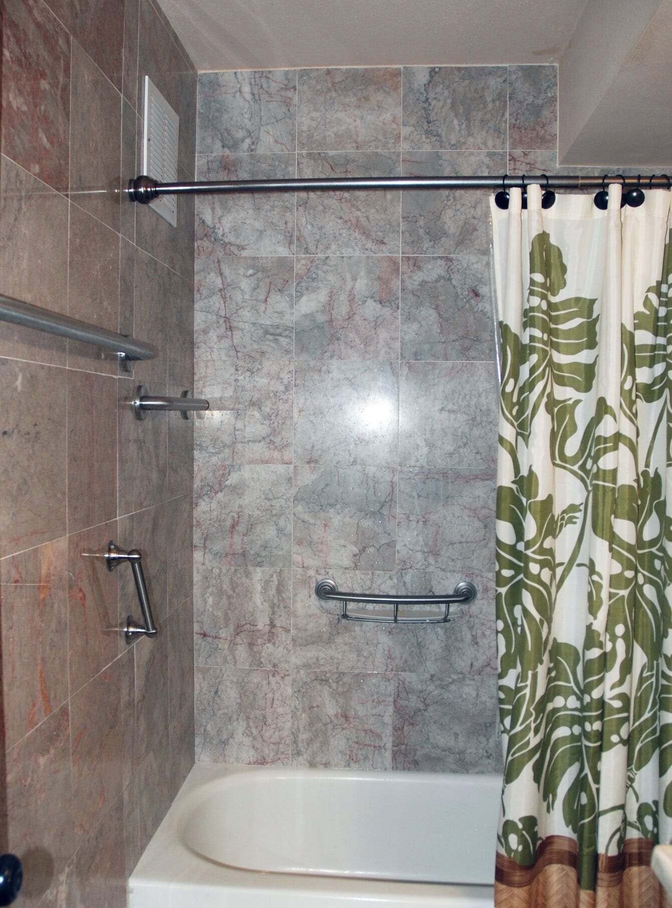 Combined shower/tub, hair dryer, towels, soap