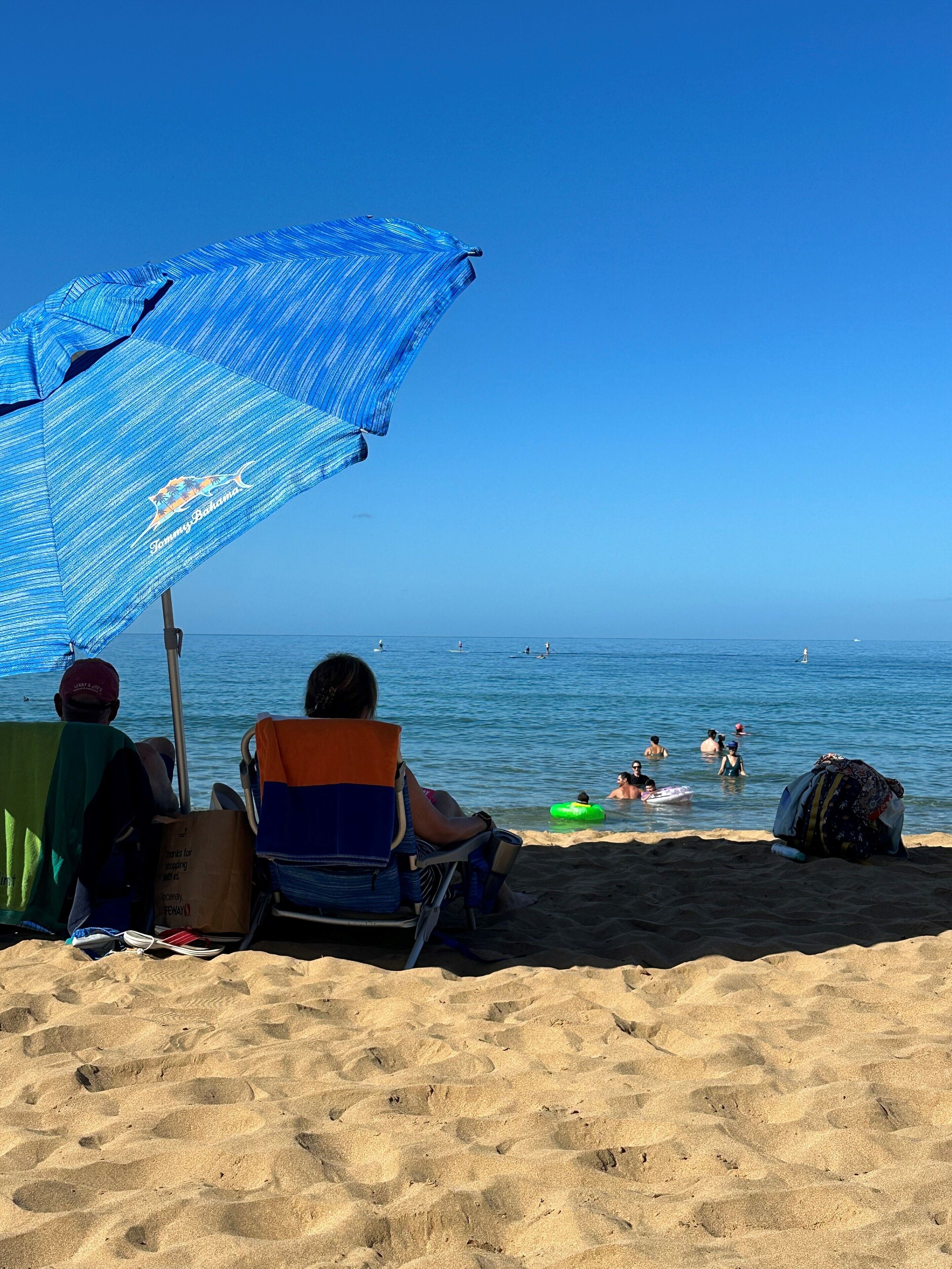 Beach nearby, sun loungers, beach towels
