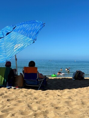 Beach nearby, sun-loungers, beach towels