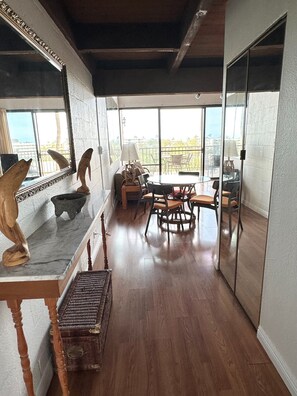 Interior - PARADISE IS CALLING-Oceanview Family Size-Resort Zoned-King Beds-No Cleaning Fee (Kihei)