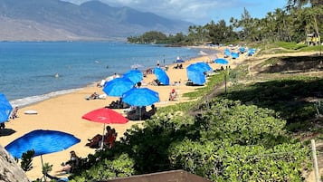 NĂ€ra stranden, solstolar och strandhanddukar