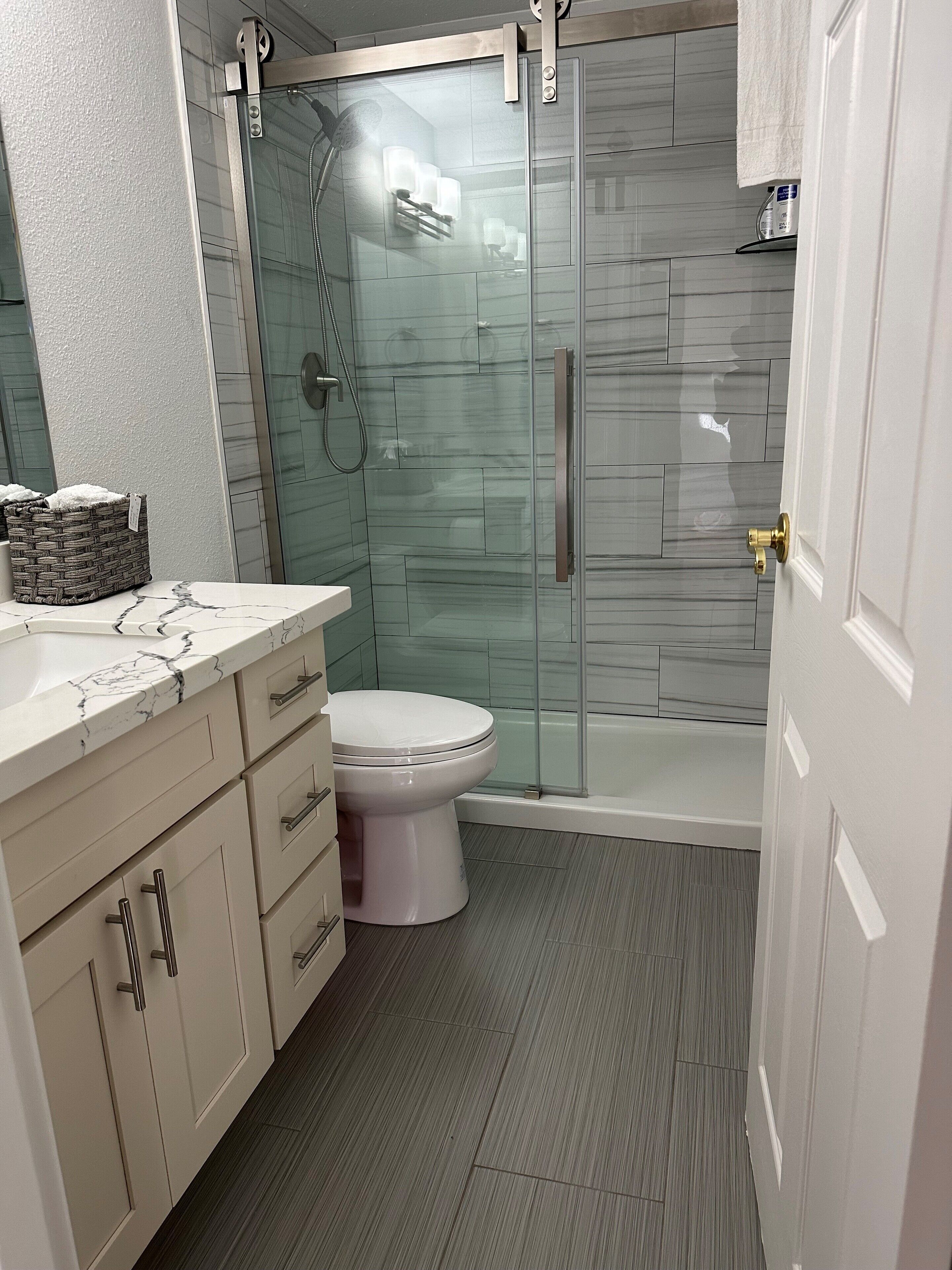 Combined shower/tub, hair dryer, towels, soap